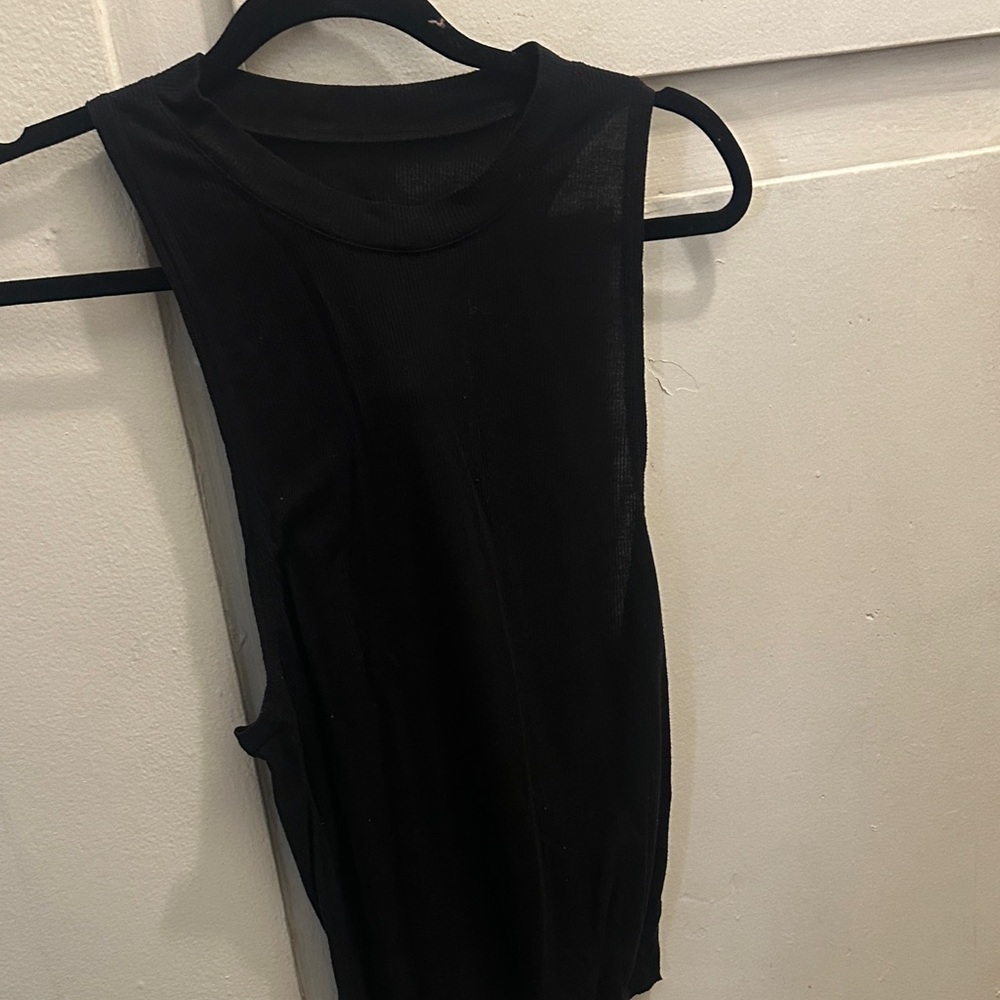 Alo Yoga Black Muscle Tee